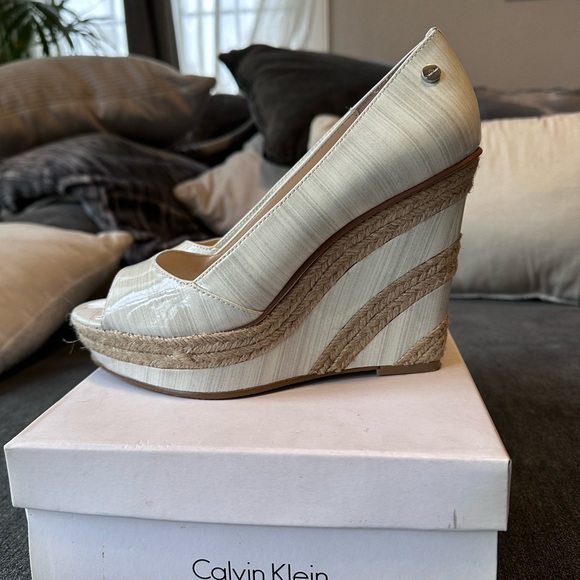 Calvin Klein brand new wedge - Picture 5 of 8